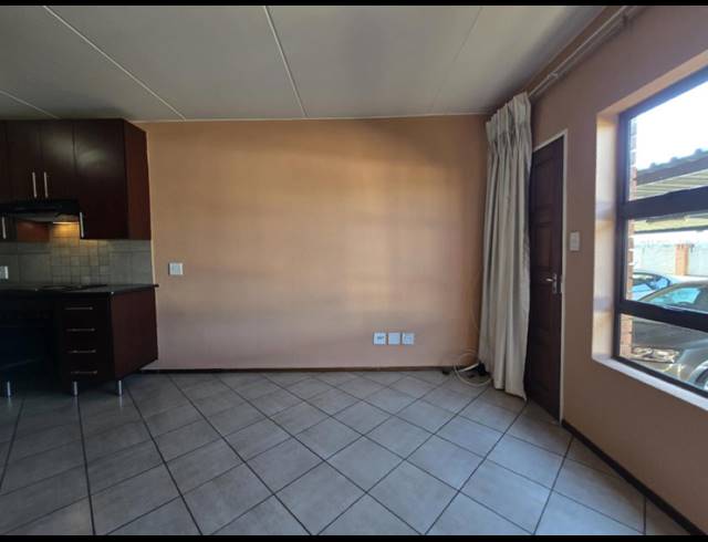 2 BEDROOM TOWNHOUSE FOR SALE IN ALBERTSDAL